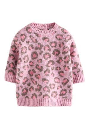 Różowy pluszowy sweter z brązowym i ciemniejszym różowym wzorem w panterkę, z prążkowanymi mankietami, dołem i okrągłym dekoltem.