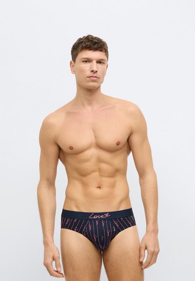 Tengerészkék férfi alsónadrág texturált derékrésszel. Rózsaszín "Love" felirattal mintázott, csíkos díszítéssel az anyagon.
