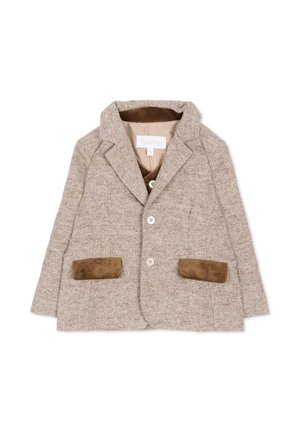 Beige tweedblazer voor kinderen met twee bruine suède voorzakken en twee witte knopen op een witte achtergrond.
