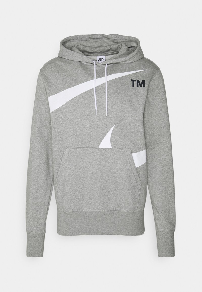 Hoodie gris en coton, avec un grand motif de bande diagonale blanche et une poche kangourou à l'avant. Logo noir sur la poitrine.