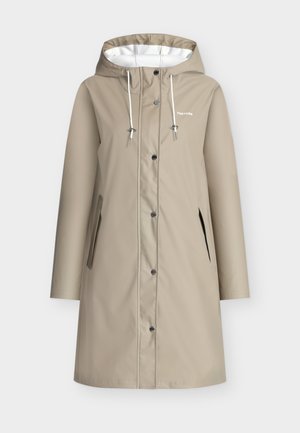 Beige knælang regnfrakke med hætte, knapper foran, hvide snore, sidelommer og lille hvidt logo på brystet.