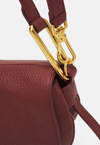 Coccinelle MAGIE SOFT - Borsa a mano - bordeaux