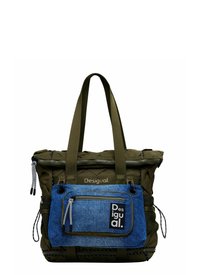 Sac fourre-tout vert olive avec un design matelassé, doté d'une poche avant en denim bleu. Comprend des accents noirs et des poignées en nylon.