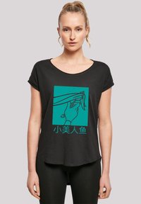 Sort kortærmet T-shirt med et teal grafisk motiv, der viser hænder og kinesiske tegn. Blødt stof, let høj-lav nederdel.