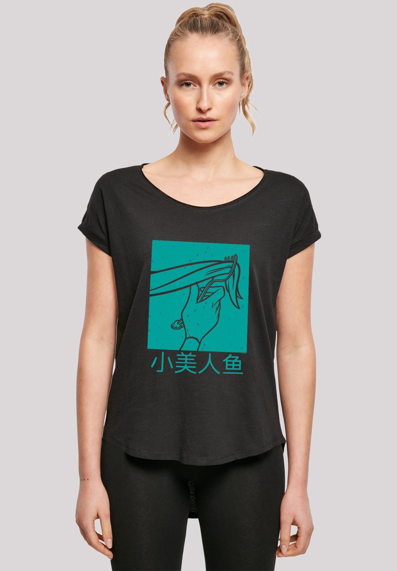 Sort kortærmet T-shirt med et teal grafisk motiv, der viser hænder og kinesiske tegn. Blødt stof, let høj-lav nederdel.