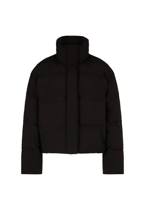 Giubbotto imbottito nero con colletto alto, caratterizzato da un design accorciato, texture trapuntata e dettagli del logo delicatamente impressi sul tessuto.