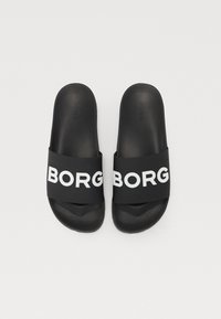 Fekete csúszásmentes szandál, széles matt pánttal, amelyen vastag fehér betűkkel a "BORG" felirat szerepel. Simább textúrájú és ergonómikus talpbetét kialakítással rendelkezik.