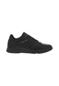 Zapato deportivo negro con parte superior de cuero texturizado, puntera reforzada y detalle del logo en dorado. Suela ligera con un acabado suave.