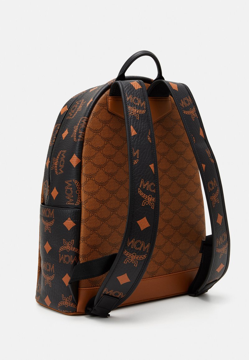 Medium Stark Rucksack aus Nylon mit MCM-Monogramm und packbarem
