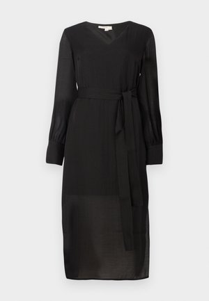 Vestido midi preto com decote em V, mangas longas e cintura amarrada. Feito de um material transparente com uma textura suave e uma silhueta fluída.