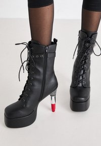 THRILL ME LIPSTICK - Šněrovací kotníkové boty - black