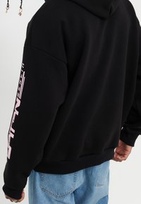 YOURTURN Jersey con capucha - black