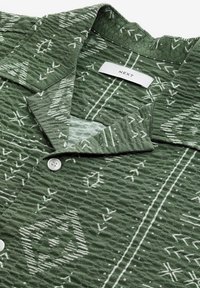Next PRINTED NAVAJO STYLE SHORT SLEEVE - REGULAR FIT - Vapaa-ajan kauluspaita - khaki green