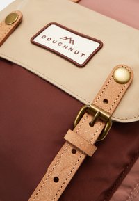 Doughnut MACAROON JUNGLE BACKPACK UNISEX - Rucksack - chestnut