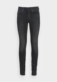 Jeans ajustados en denim de lavado oscuro. Presentan un cierre de botón, trabillas para el cinturón y bolsillos frontales. Textura suave con un ligero desvanecimiento en los muslos.