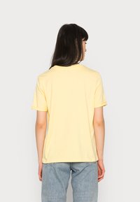 Pieces PCRIA FOLD UP SOLID TEE - T-shirt básica - popcorn
