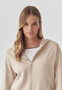 TATUUM ANUBI - Cipzáras pulóver - beige