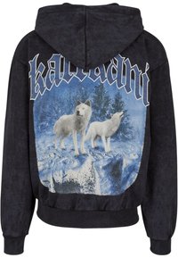 Sweat à capuche noir avec un grand graphisme de deux loups blancs dans une forêt enneigée et le mot "kaltadn" en grande police gothique au-dessus.