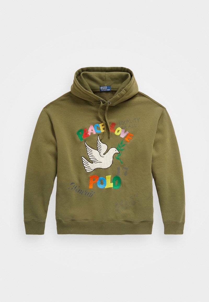 Olivgrön hoodie med en vit duva-illustration och texten "FRID", "KÄRLEK" och "POLO" i färgglada bokstäver. Inkluderar texten "Jämlikhet för alla".