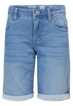 Marineblaues V-Neck T-Shirt mit goldener Schrift, hellblaue, hochgekrempelte Jeansshorts und blaue Sandalen mit zwei Riemen. Einfaches, lässiges Design.