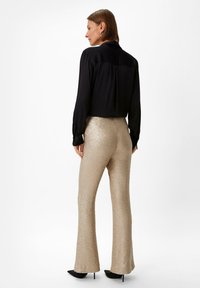 comma SLIM MIT PAILLETTEN - Broek - beige