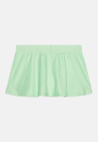 Falda verde acampanada hecha de un tejido ligero con una textura suave, que cuenta con una cinturilla elástica y un diseño sencillo y minimalista.