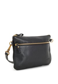 Clutch bag in pelle nera con finitura testurizzata, caratterizzata da una cerniera dorata, una tracolla removibile e una tasca anteriore con zip.
