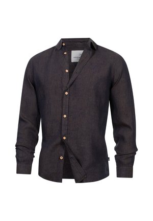 Tmavohnedá košeľa na gombíky s dlhými rukávmi, drevenými gombíkmi, rozšíreným golierom a jemným vyšívaným logom na ľavej strane hrudníka.