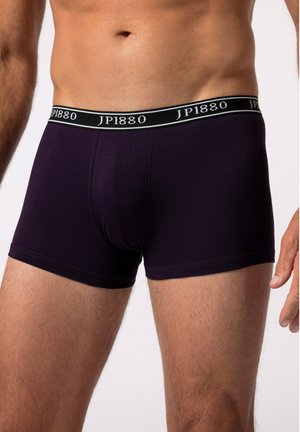 Donkerpaarse boxershorts met een zwart tailleband met daarop het witte "JP1880" logo. Gemaakt van gladde, rekbare stof met een slim-fit ontwerp.