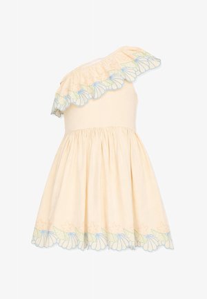 Kremfarvet enkeltskulderkjole med flæset halsudskæring og kant med pastelblåt, grønt og ferskenfarvet broderi af muslinger og søstjerner.