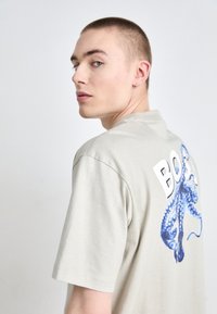 Thumbnail Image 5