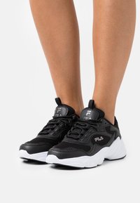 Fila - COLLENE WMN - Športni copati - black Miniaturna slika 1