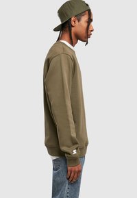 Starter ESSENTIAL CREWNECK - Sudadera - darkolive