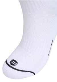 Chaussette de sport blanche avec texture côtelée, orteil renforcé et lignes noires accentuées. Conçue pour le confort et le soutien pendant l'activité physique.