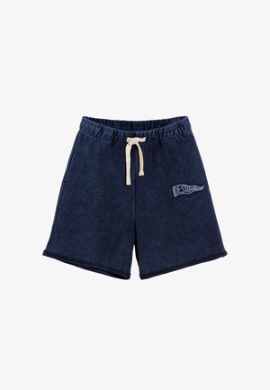 Pantalones cortos de rizo azul marino con cintura elástica, cordón blanco, bolsillos laterales y parche "DESIGUAL" en la pierna izquierda.