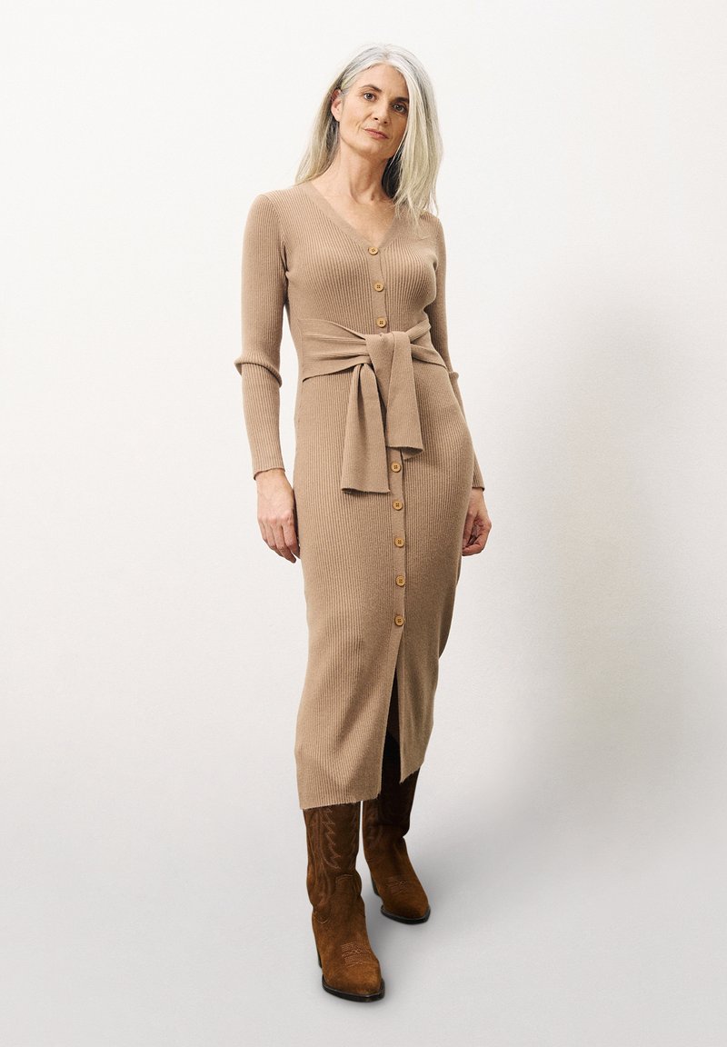 FRNCH MARGAUX - Robe pull - camel