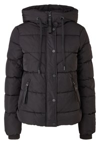 Veste matelassée noire avec capuche, fermeture éclair avant et boutons-pression, poches latérales zippées, et cordons ajustables sur la capuche.