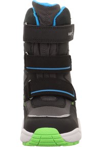 Stivale nero e grigio con accenti blu, dotato di due fibbie in Velcro nere, materiali tessili e sintetici, suola testurizzata, dettagli verdi.