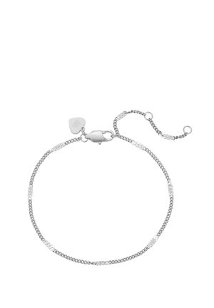 Zarter silberner Kettenarmband mit einem Karabinerverschluss und einem kleinen herzförmigen Anhänger, der nahe beim Verschluss befestigt ist.