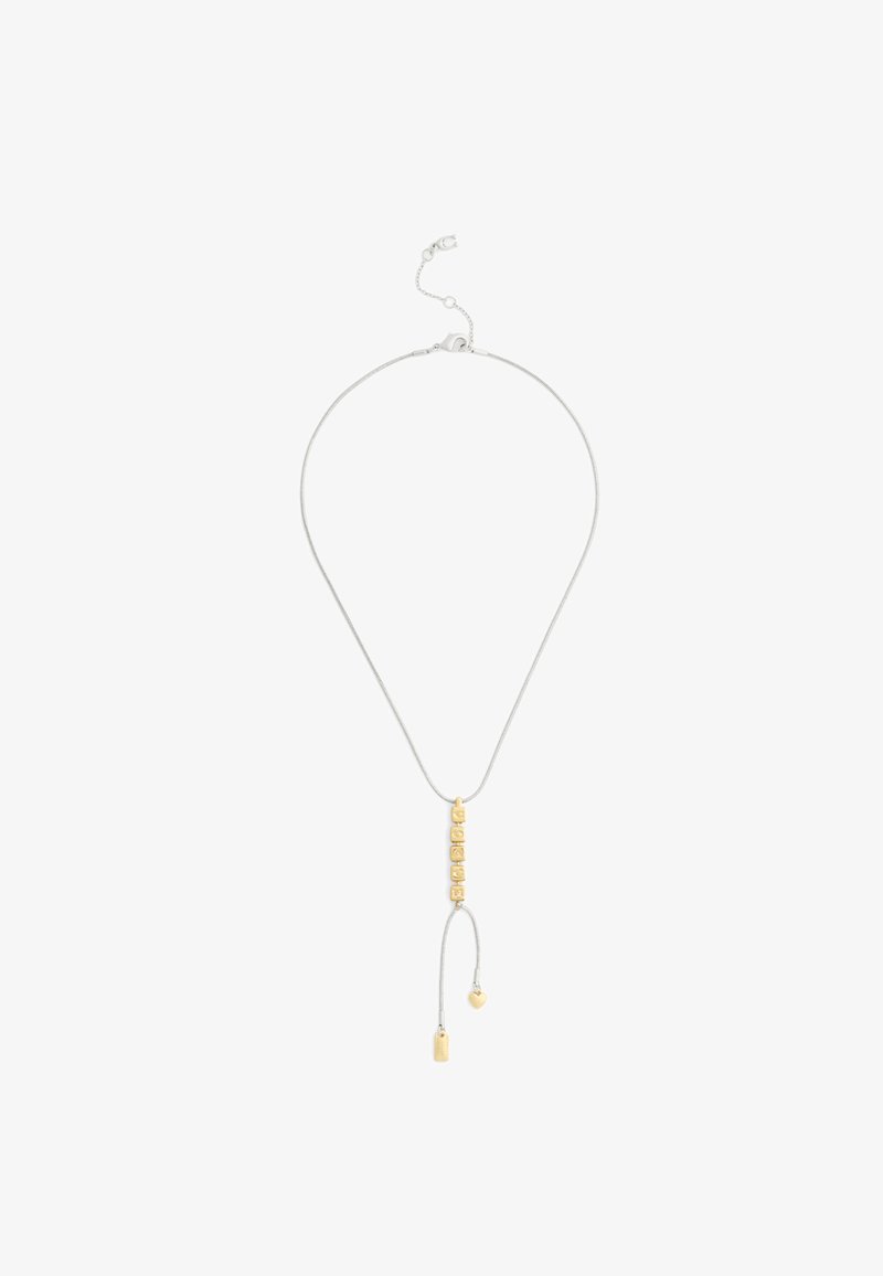 Collier en argent avec chaîne réglable, orné de perles lettres dorées verticales formant le mot "SMILE" et de deux breloques dorées suspendues.