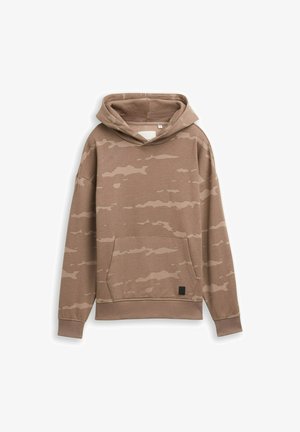 Bruine camouflage-hoodie met een voorzak en geribbelde mouwen, weergegeven op een witte achtergrond.