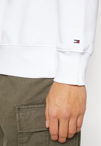 Tommy Hilfiger Felpa con cappuccio - white
