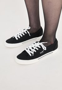 Unselected, black