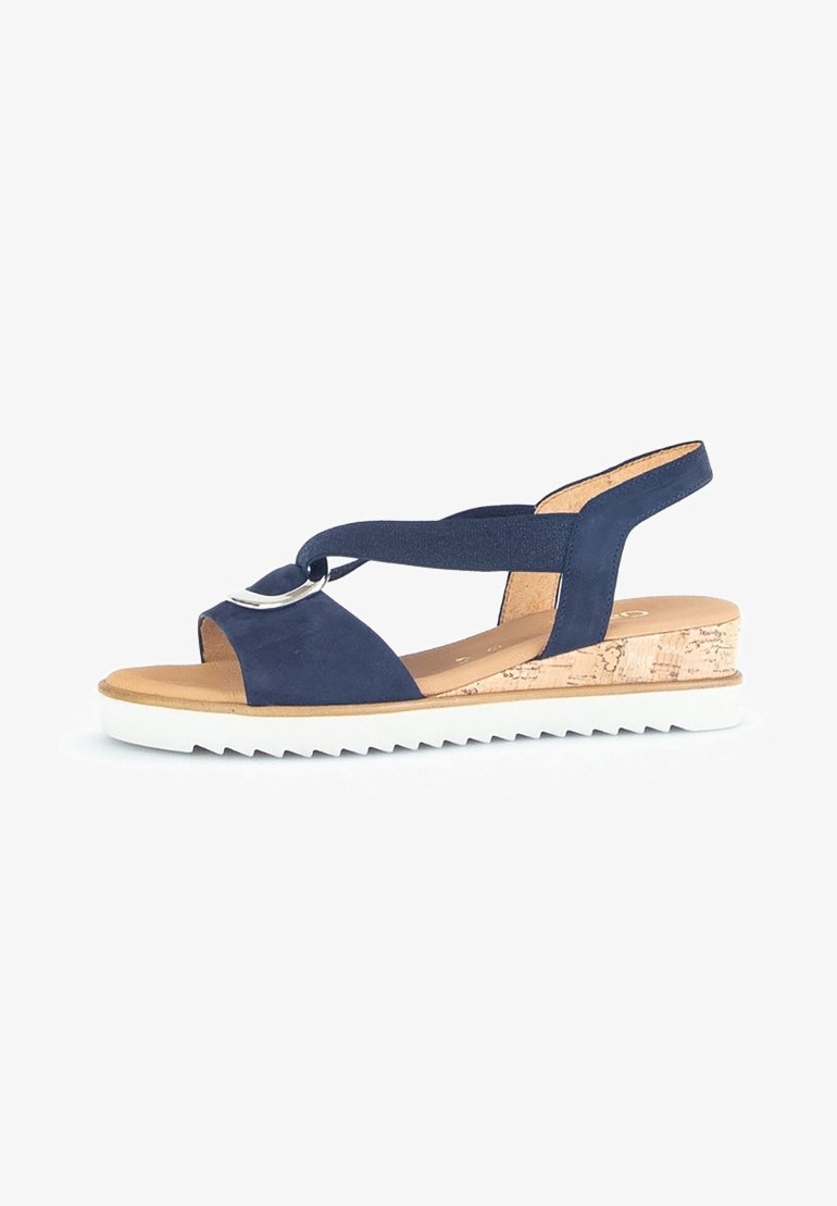 Sandale compensée bleu marine pour femme avec talon en liège, semelle blanche striée et détail anneau argenté sur les brides avant.