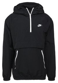 Svart Nike huvtröja med halv dragkedja i vitt, vitt logo på bröstet, vita dragkedjefickor och justerbara dragsko för huvan.