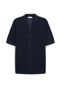Camicia a maniche corte tricot di colore blu navy con colletto, chiusura a bottoni e tessuto texturizzato. Presenta polsini e orlo solidi a contrasto.