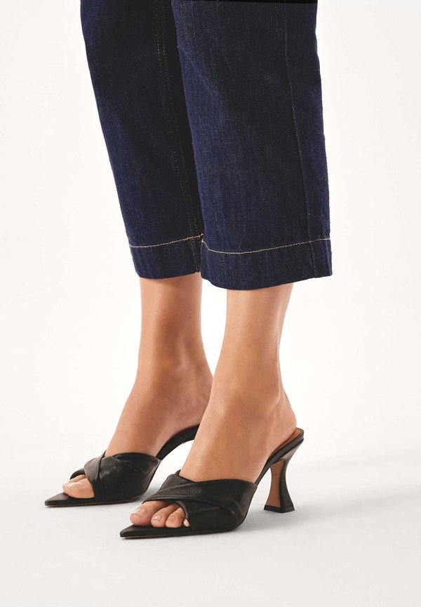 ALIA - Pantolette hoch