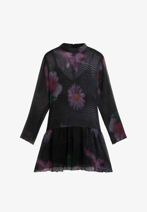 Czarna sukienka z długimi rękawami, z warstwowym obszyciem z falban, z motywem kwiatowym w kolorach różowym i zielonym. Wykonana z teksturowanej, przezroczystej tkaniny z poziomymi liniami.