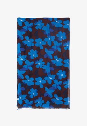 Bufanda floral con un fondo marrón oscuro, grandes flores azules y acentos azul oscuro, detalles blancos en los centros de las flores y bordes con flecos.