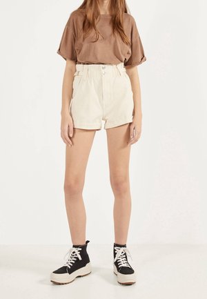 Bershka Farkkushortsit - beige